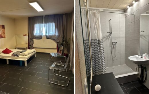 Ein karges Zimmer mit einer schön gefließten Dusche in einer Terminwohnung